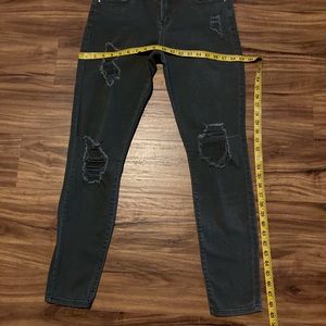 Woman’s cotton/spandex jeans, size 6.